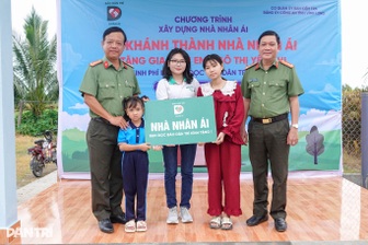 Khánh thành nhà Nhân ái do bạn đọc tặng hai chị em mồ côi ở Vĩnh Long