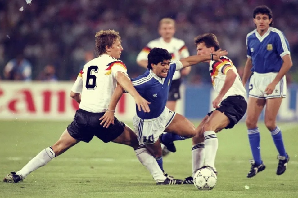 Những khoảnh khắc đáng nhớ trong sự nghiệp của Diego Maradona - 7 Những khoảnh khắc đáng nhớ trong sự nghiệp của Diego Maradona - 7