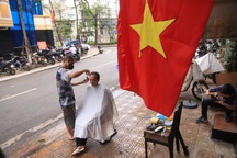 Mưu sinh mùa dịch Covid-19: “May mắn nhất là mình bình an và có việc làm”