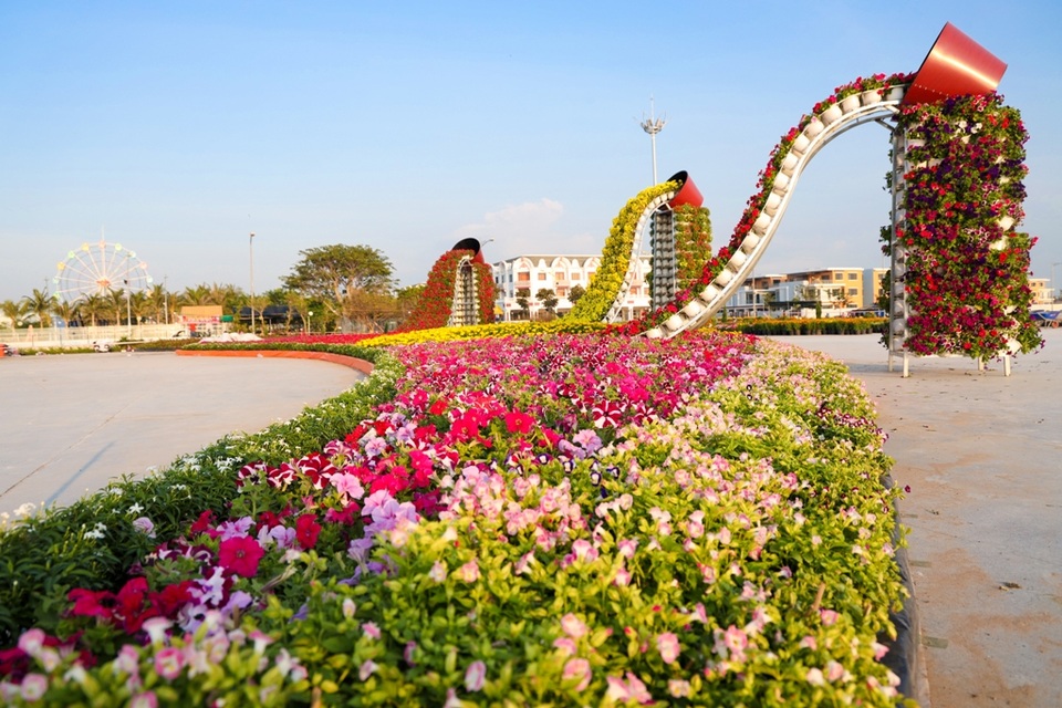 Đường hoa xuân rực rỡ nơi xứ biển Tây Nam - 7 Đường hoa xuân rực rỡ nơi xứ biển Tây Nam - 7