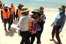 Tàu cá chìm trên vùng biển Hoàng Sa, 4 ngư dân được cứu sống