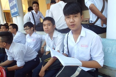 Thí sinh vừa hoàn thành bài thi Toán