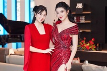 Á hậu Huyền My và MC Mai Ngọc làm người mẫu, trình diễn đầm dạ hội