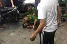 Nam thanh niên nghi ngáo đá dùng dao rượt đuổi, chém người trên phố