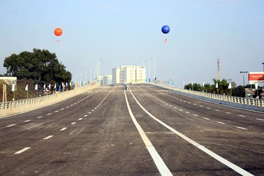 Thông xe cây cầu vượt thép “khủng” nhất Hà Nội