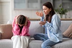 Lên thăm con gái ở trọ, tôi sốc khi vô tình thấy một thứ trong ngăn kéo