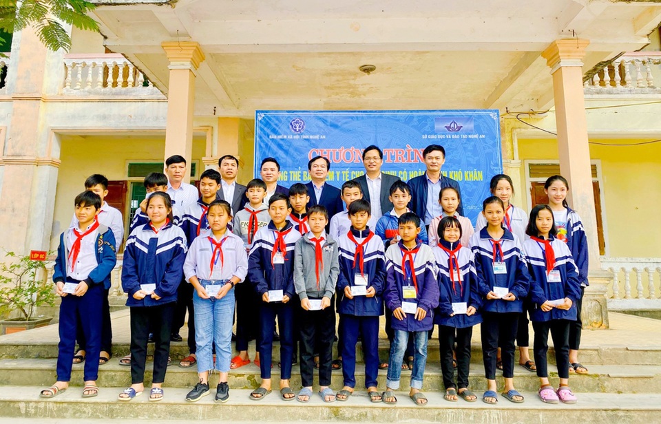 Nghệ An: Một học sinh được quỹ BHYT thanh toán nửa tỉ đồng chi phí điều trị - 4 Nghệ An: Một học sinh được quỹ BHYT thanh toán nửa tỉ đồng chi phí điều trị - 4