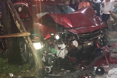 Xe Mazda tông liên tiếp nhiều phương tiện, nữ cử nhân báo chí thiệt mạng