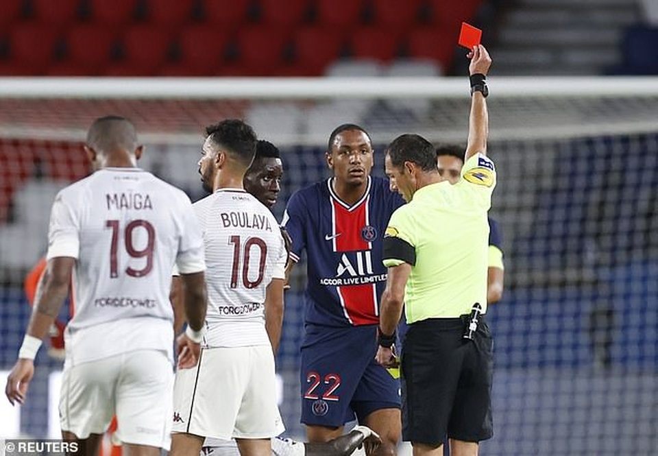 Diallo nhận thẻ đỏ, PSG may mắn giành chiến thắng phút bù giờ - 2 Diallo nhận thẻ đỏ, PSG may mắn giành chiến thắng phút bù giờ - 2