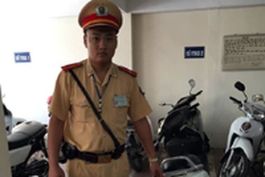 Hà Nội: Đi xe gian, "bỏ của chạy lấy người" khi bị CSGT “hỏi thăm”