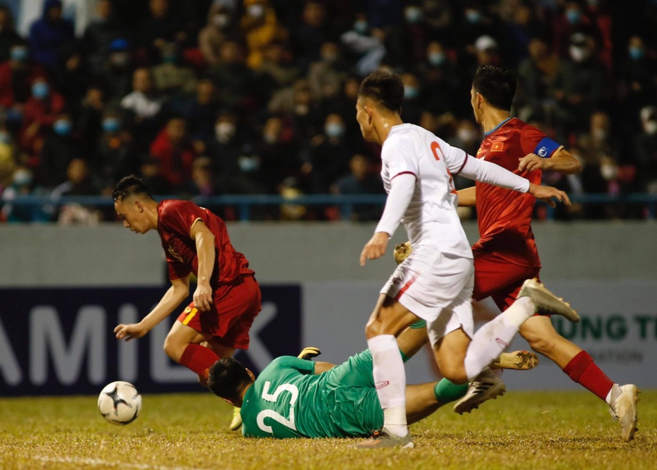 Tuyển Việt Nam 3-2 U22 Việt Nam: Văn Quyết, Đức Chinh ghi bàn - 8 Tuyển Việt Nam 3-2 U22 Việt Nam: Văn Quyết, Đức Chinh ghi bàn - 8