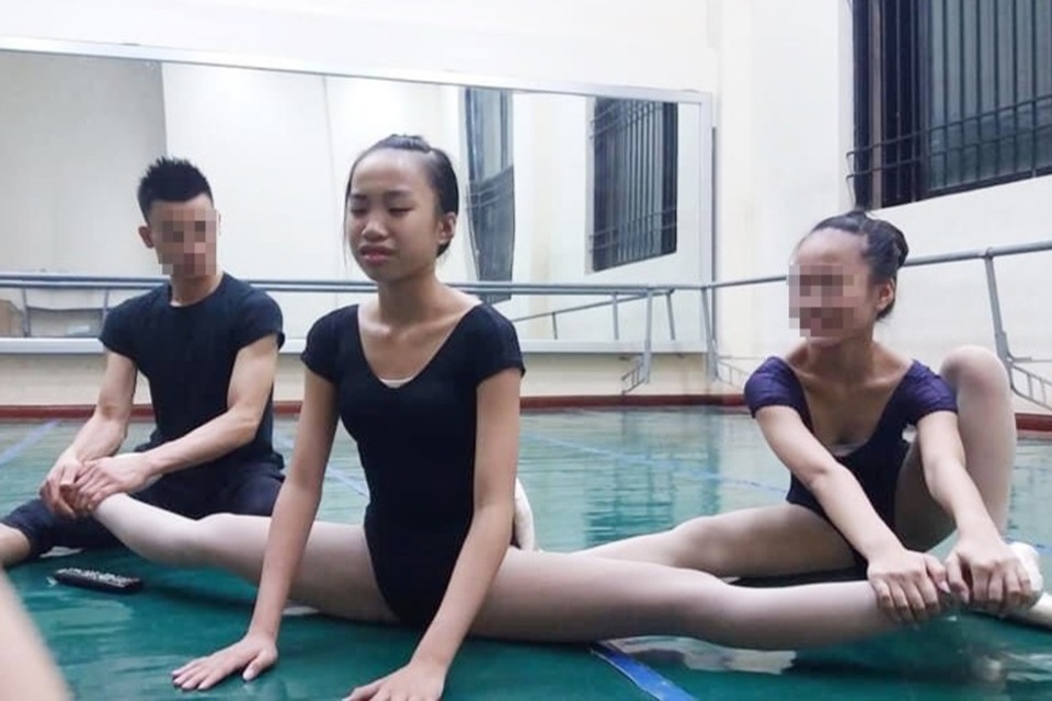 Đôi chân rướm máu và nước mắt gian khổ của học sinh trường Múa - 6 Đôi chân rướm máu và nước mắt gian khổ của học sinh trường Múa - 6