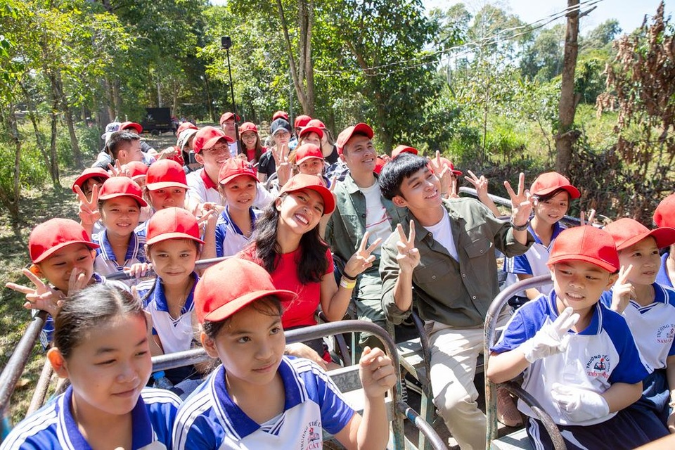 Jun Phạm đồng hành cùng “Quỹ OMO Vườn ươm lộc quý” đầu tiên tại Việt Nam - 4 Jun Phạm đồng hành cùng “Quỹ OMO Vườn ươm lộc quý” đầu tiên tại Việt Nam - 4