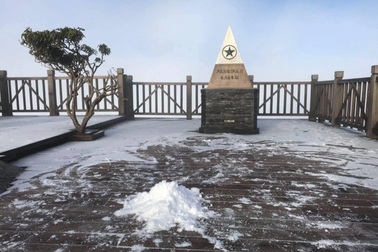 Kỳ thú sương muối phủ trắng đỉnh Fansipan