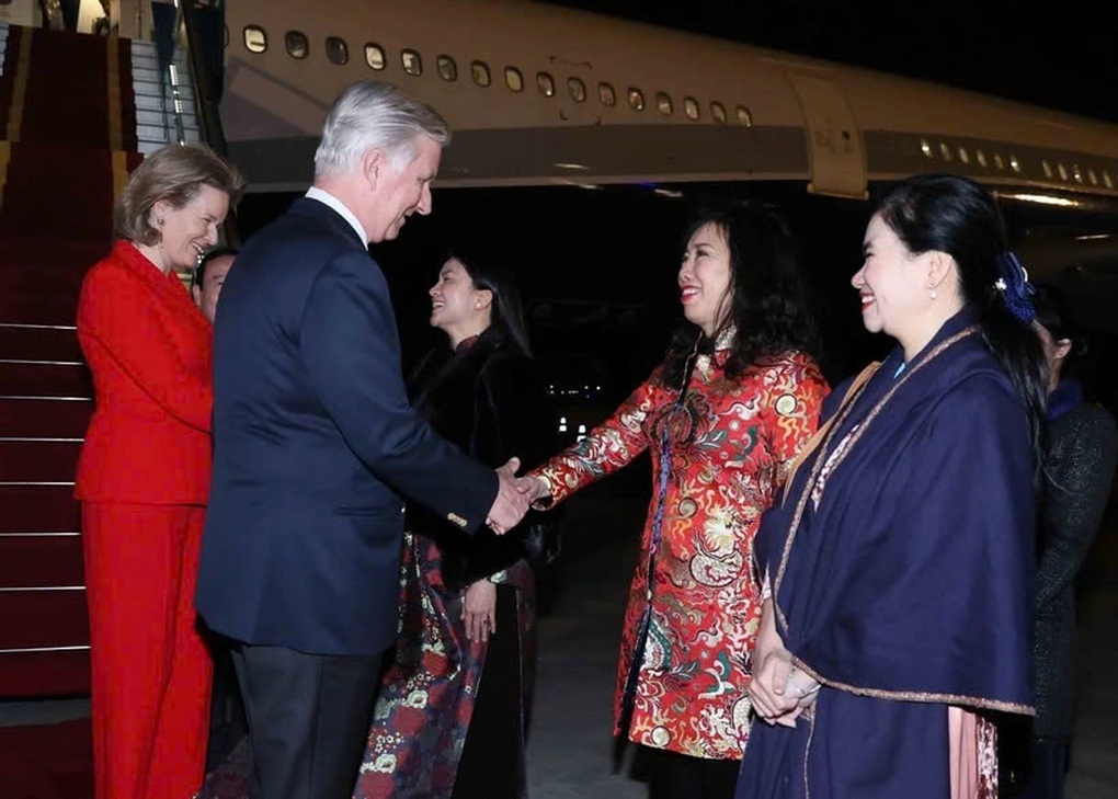 Nhà vua và Hoàng hậu Bỉ đến Hà Nội, bắt đầu chuyến thăm Việt Nam - 1 Nhà vua và Hoàng hậu Bỉ đến Hà Nội, bắt đầu chuyến thăm Việt Nam - 1
