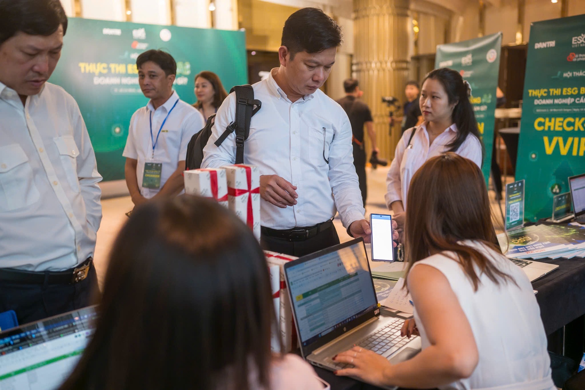Dàn diễn giả, khách mời tham dự hội thảo Thực thi ESG bằng AI - 9 Dàn diễn giả, khách mời tham dự hội thảo Thực thi ESG bằng AI - 9
