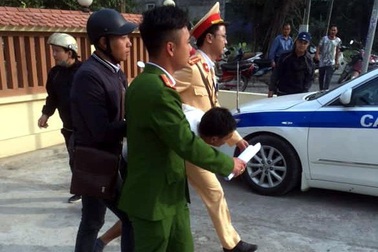 Hà Nội: CSGT giải cứu người phụ nữ bị cướp khống chế trong nhà