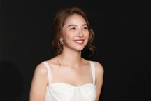 Minh Khuê "Cô gái xấu xí" từng bán bảo hiểm, làm văn phòng vì cú sốc mất mẹ