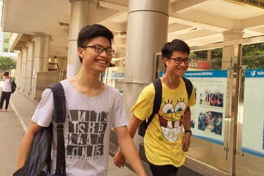 Đề Văn vừa sức, thí sinh hớn hở rời phòng thi