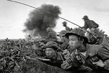 Phương Tây ngỡ ngàng trước ảnh chiến tranh của phóng viên Việt Nam