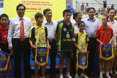 CLB T&T thắng lớn ở giải bàn trẻ 2012