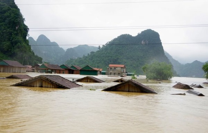 Hỗ trợ kinh phí khắc phục thiệt hại về nhà ở do thiên tai - Ảnh 1. Hỗ trợ kinh phí khắc phục thiệt hại về nhà ở do thiên tai - Ảnh 1.