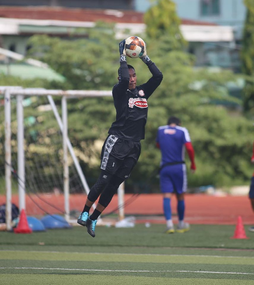 Thủ môn Bùi Tiến Dũng hết cửa ra sân tại V-League? - 2 Thủ môn Bùi Tiến Dũng hết cửa ra sân tại V-League? - 2