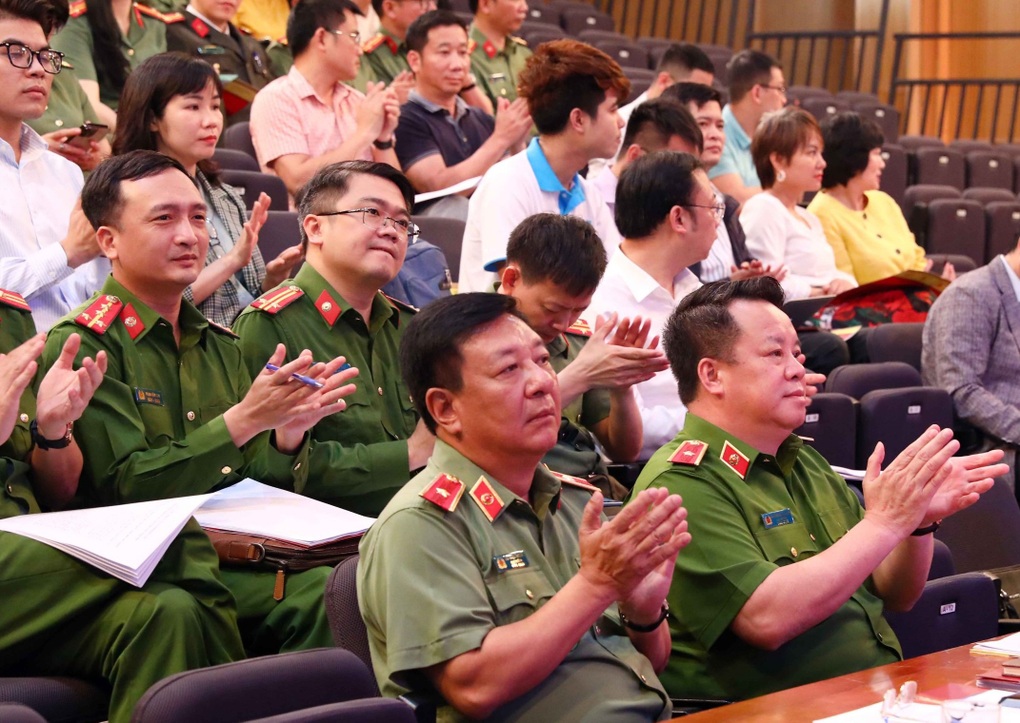 Thay đổi mẫu Căn cước công dân, người dân không phải làm lại - 1 Thay đổi mẫu Căn cước công dân, người dân không phải làm lại - 1