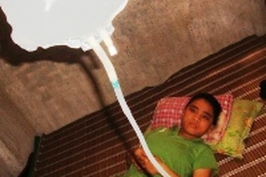 “Ráng sống cùng bệnh thôi con, nhà đâu còn gì để bán nữa”