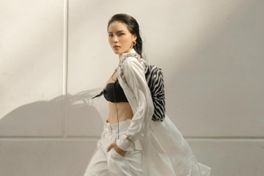 Hoa hậu Kỳ Duyên táo bạo với mốt diện bra hờ hững