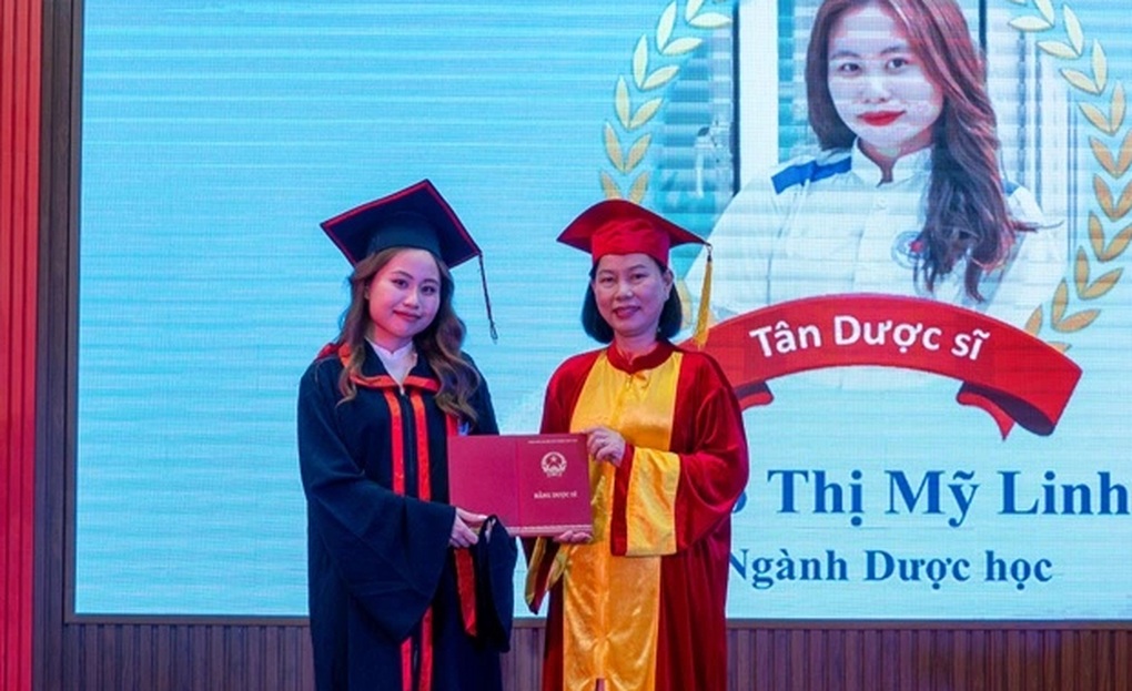 ប្រទេសទាំងមូលមាននាយកសាលាស្រីតែម្នាក់គត់ដែលជាបេក្ខជនជាសាស្ត្រាចារ្យរងនៅឆ្នាំ២០២៥ - ១ Cả nước chỉ có duy nhất một nữ hiệu trưởng là ứng viên phó giáo sư 2025 - 1