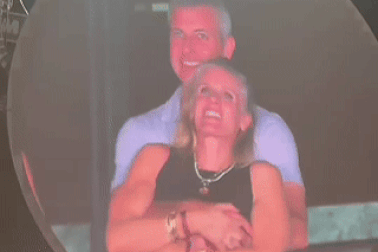 Vụ CEO lộ cảnh ôm ấp cấp dưới: Thực hư chuyện hai người đã bị sa thải?