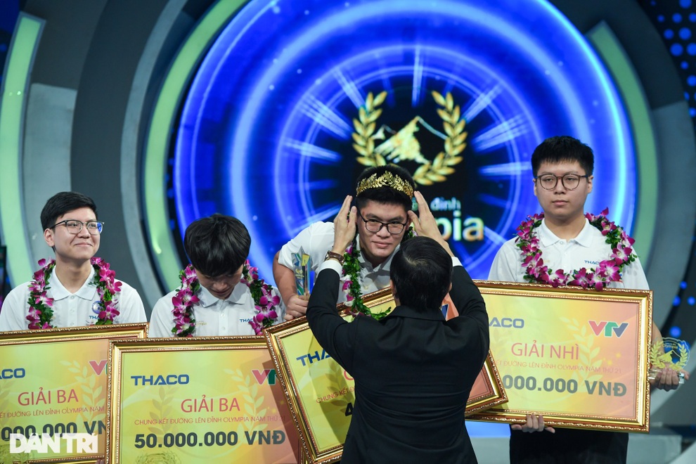Tân vô địch Đường lên đỉnh Olympia năm 2021 không có ý định du học - 4 Tân vô địch Đường lên đỉnh Olympia năm 2021 không có ý định du học - 4