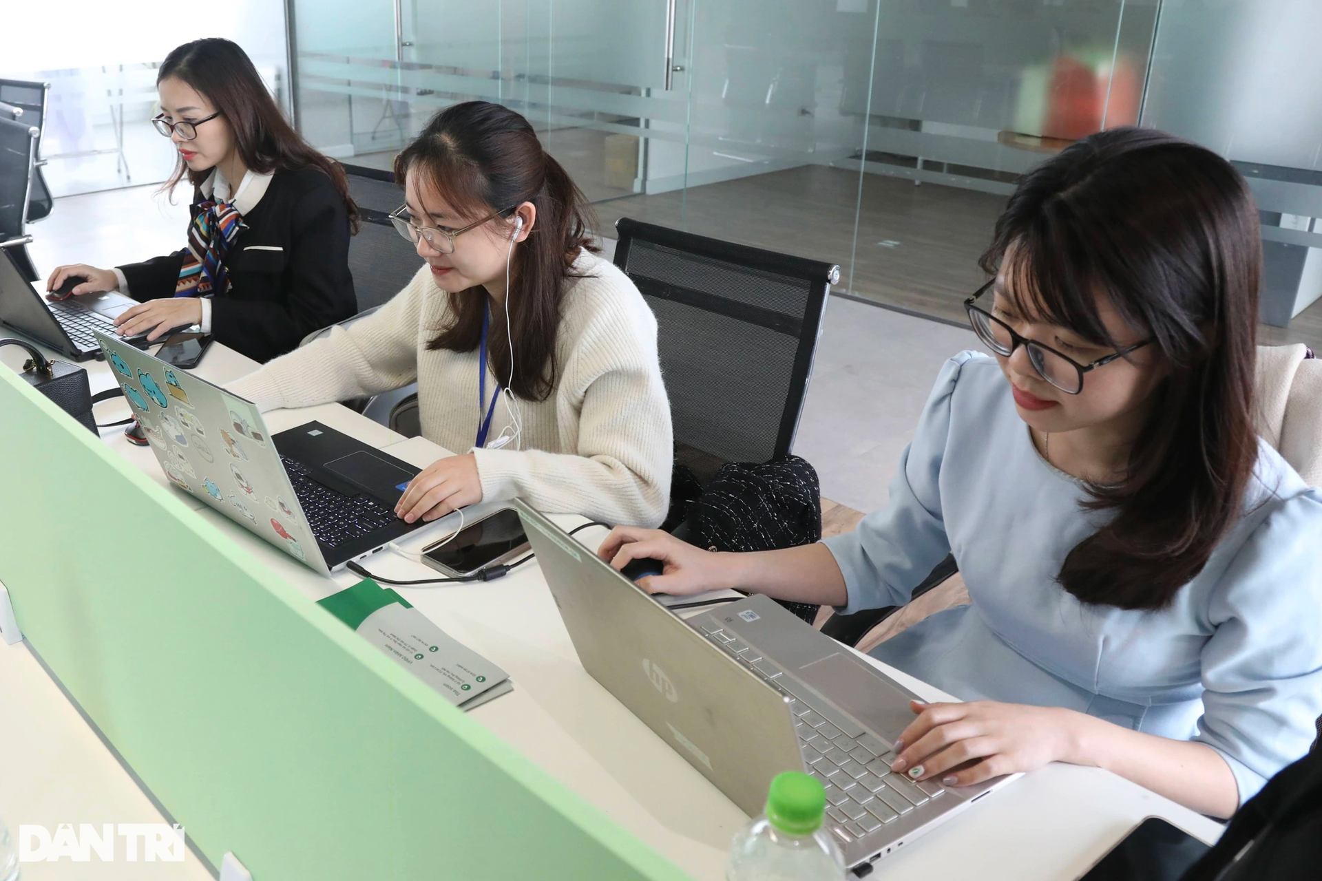 Sôi nổi vòng thi Hackathon xuyên đêm Cuộc thi Sáng kiến An toàn giao thông - 11 Sôi nổi vòng thi Hackathon xuyên đêm Cuộc thi Sáng kiến An toàn giao thông - 11
