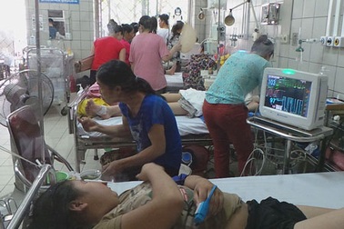 Trẻ nôn vọt đau đầu, coi chừng viêm não, viêm màng não