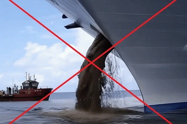 Sự thật về video quay cảnh du thuyền trực tiếp xả chất thải lớn xuống biển