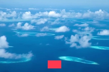 Hồ nước đột nhiên chuyển sang màu khác thường