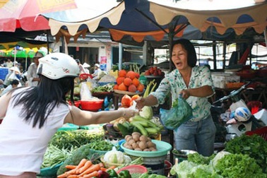 Giá cả hàng hóa vẫn “đậm” hương vị Tết