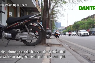 Vỉa hè Hà Nội bị tái chiếm hàng ngày, chưa xử lý dứt điểm