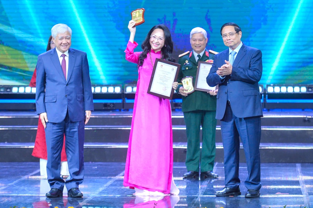 Statsminister: Pressen är förtruppen i kampen mot korruption - 1 Thủ tướng: Báo chí là lực lượng xung kích đấu tranh phòng, chống tham nhũng - 1