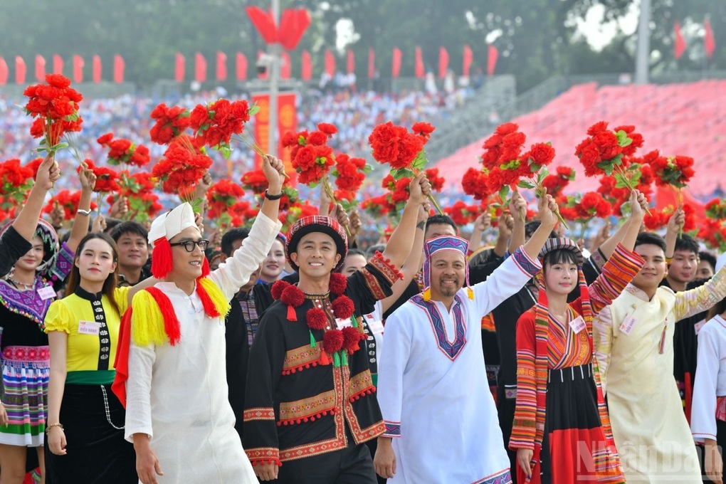 Bảo vệ và phát huy giá trị thời đại của chủ nghĩa yêu nước Hồ Chí Minh trong tình hình mới - 2