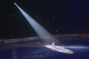 Nữ nghệ sĩ trượt băng hóa thân thành “Thủy thủ mặt trăng” gây sốt cộng đồng mạng