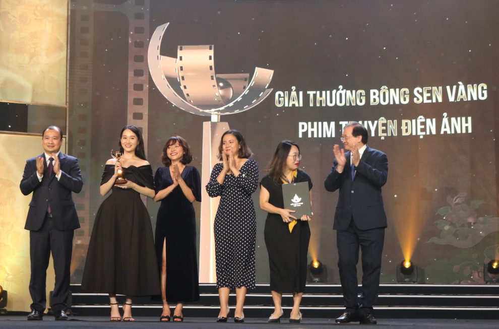 NSND Lê Khanh, Trấn Thành giành giải tại Liên hoan Phim Việt Nam - 2 NSND Lê Khanh, Trấn Thành giành giải tại Liên hoan Phim Việt Nam - 2