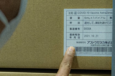 Lô hàng 800.000 liều vắc xin cập bến TPHCM