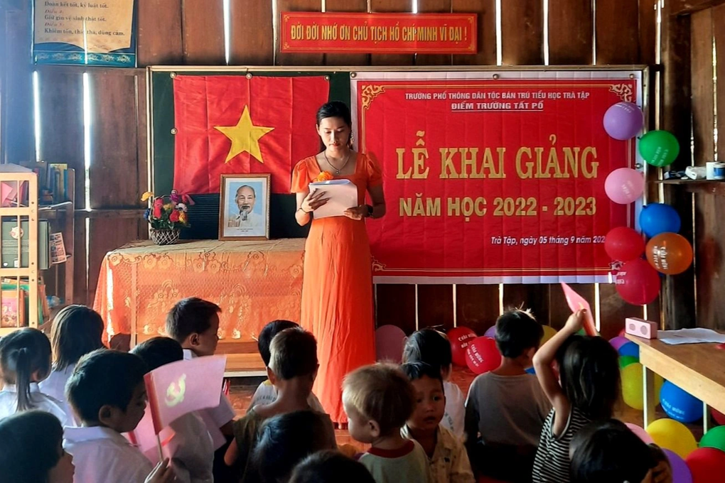 Lễ khai giảng đơn sơ giữa đại ngàn Trường Sơn - 3 Lễ khai giảng đơn sơ giữa đại ngàn Trường Sơn - 3