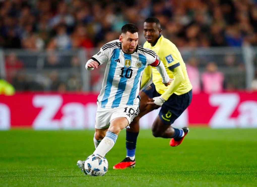Lionel Messi bất ngờ xuất hiện trong vai trò độc lạ ở tuyển Argentina | Báo  Dân trí