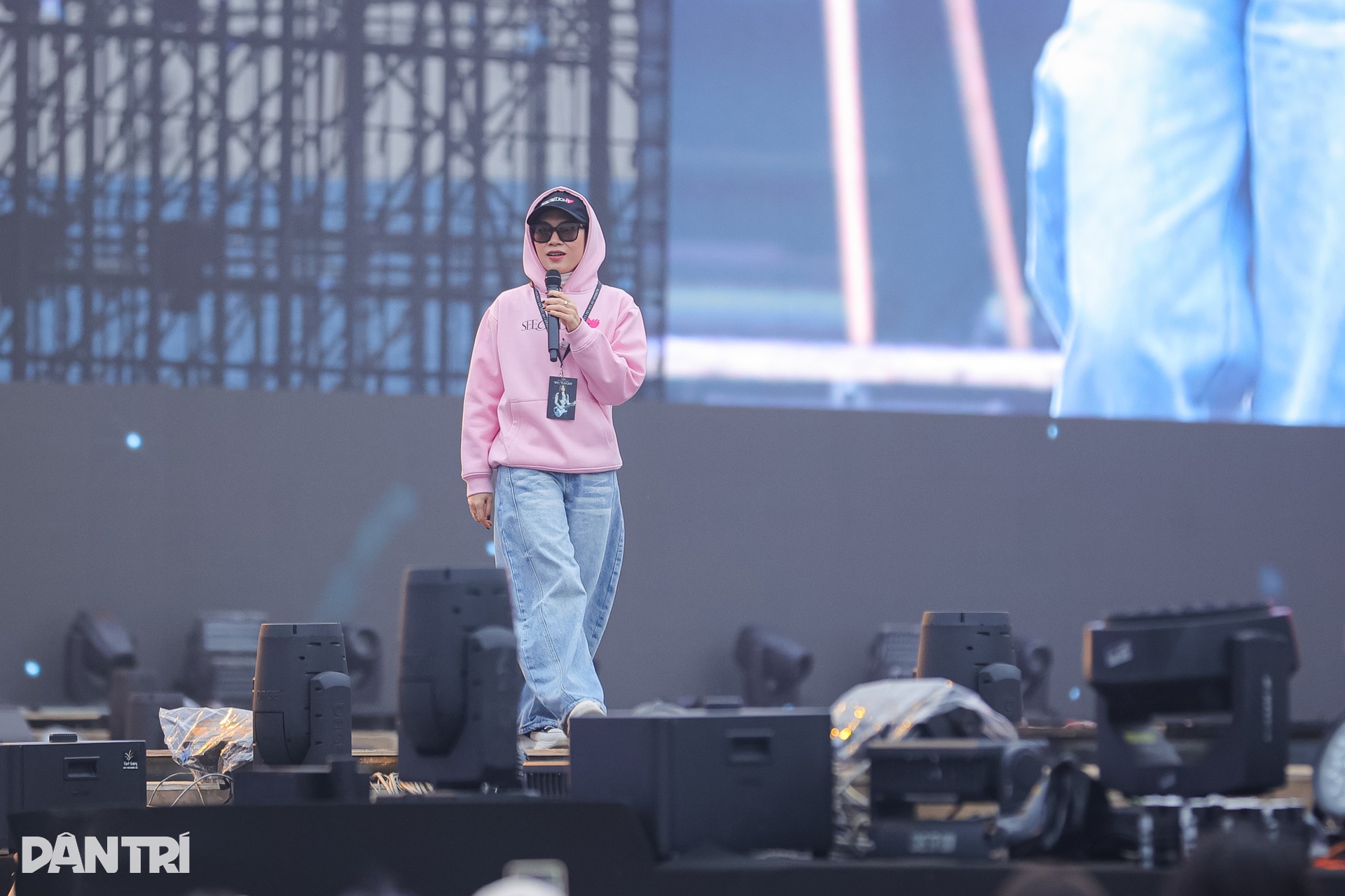 Bố ca sĩ Mỹ Tâm: Tôi rất tự hào khi thấy con ngày càng thành công - 2 Bố ca sĩ Mỹ Tâm: Tôi rất tự hào khi thấy con ngày càng thành công - 2