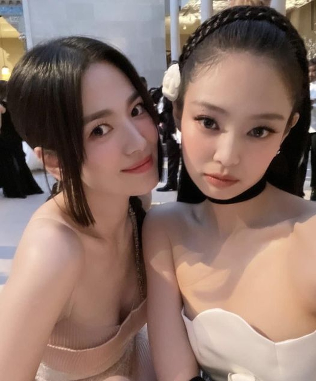 Song Hye Kyo đẹp như nàng thơ, gây chú ý tại Met Gala 2023 - 6 Song Hye Kyo đẹp như nàng thơ, gây chú ý tại Met Gala 2023 - 6
