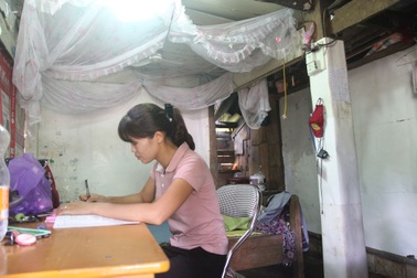 Xót xa hàng chục giáo viên chen chúc trong “khu ổ chuột” cắm bản dạy học vùng cao