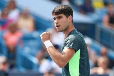 Alcaraz, Djokovic tiến vào bán kết Cincinnati Masters